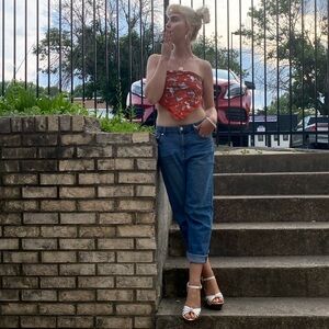 Meet your Posher, Iris